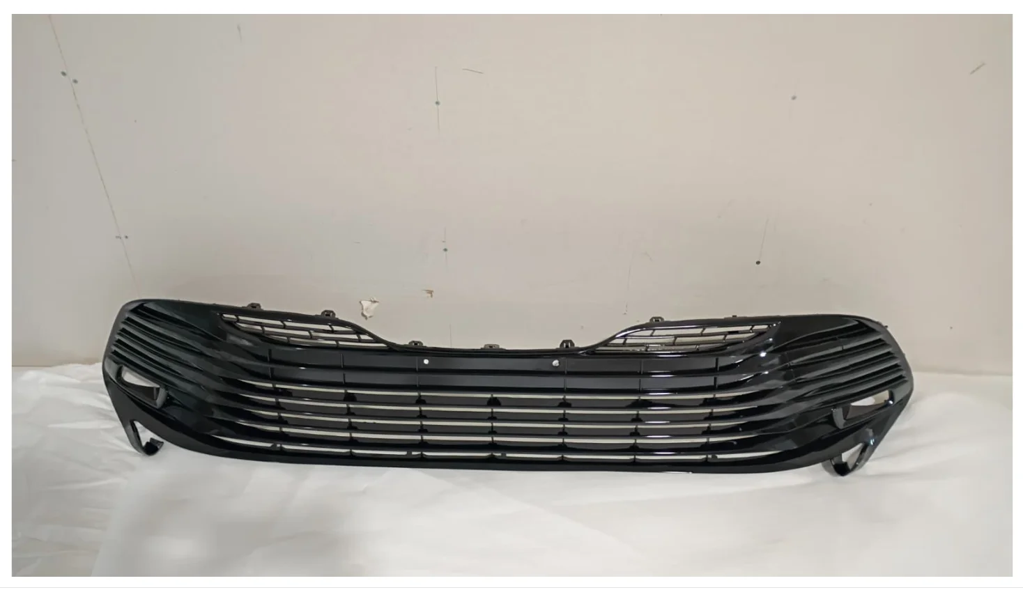 2018 - 2020 Toyota Camry Front Bumper Grille W/Radar Holes Grill Painted L/LE/XLE