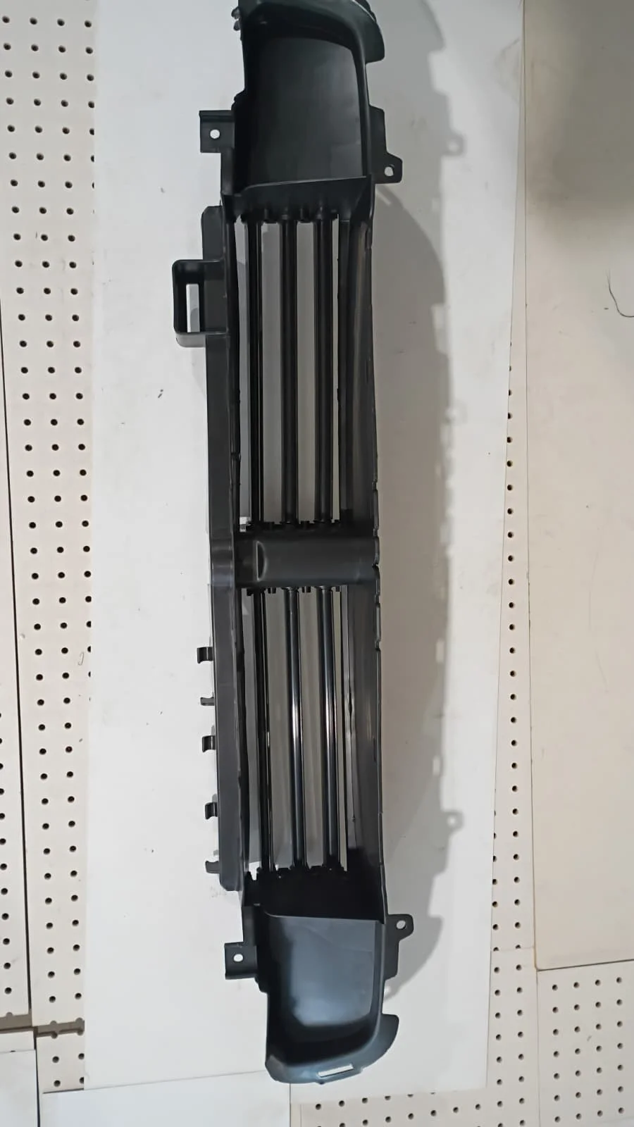 2014 - 2018 Jeep Cherokee Radiator Grille Air Shutter W/O Motor