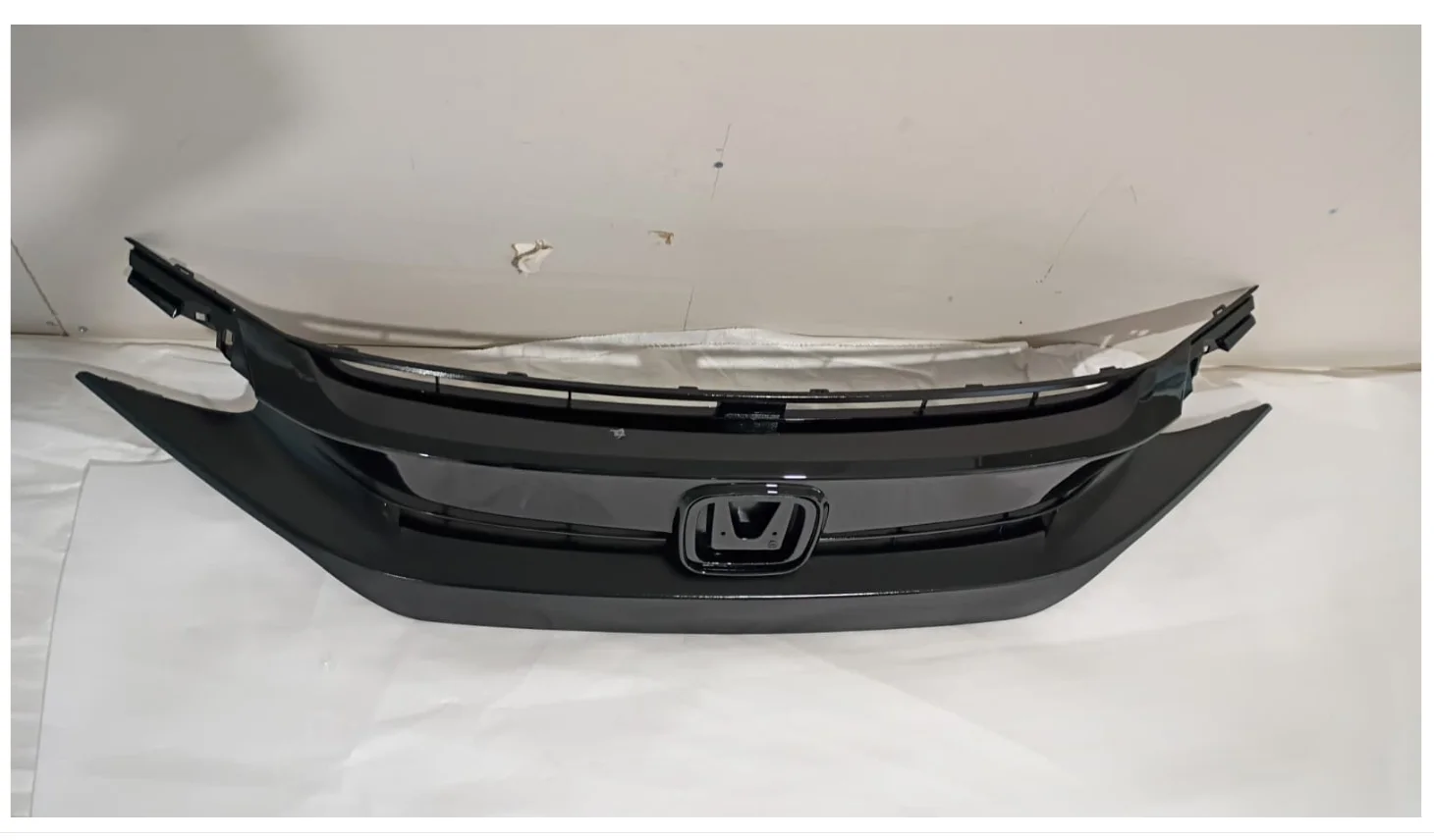 2016 - 2018 Honda Civic Front Bumper Hood Grille (Glossy Black)