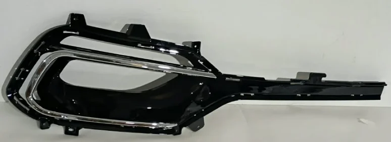 2017 - 2018 Hyundai Santa Fe Sport Front Bumper Fog Light Bezel Passenger Right RH