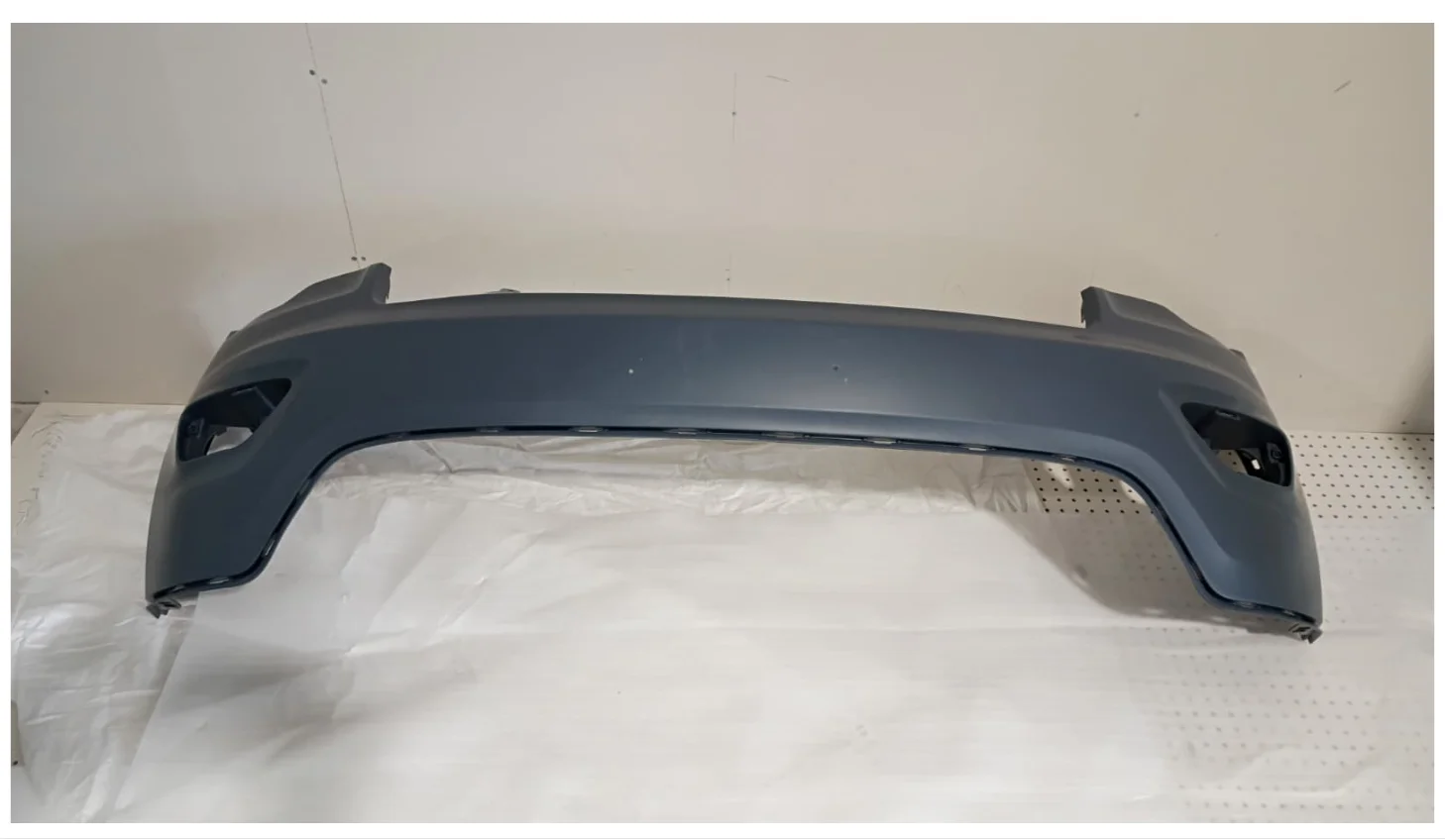 2017 - 2020 Jeep Grand Cherokee Front Bumper Cover
